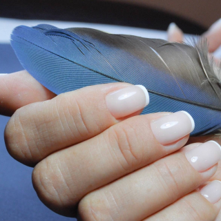 Маникюр в подарок!